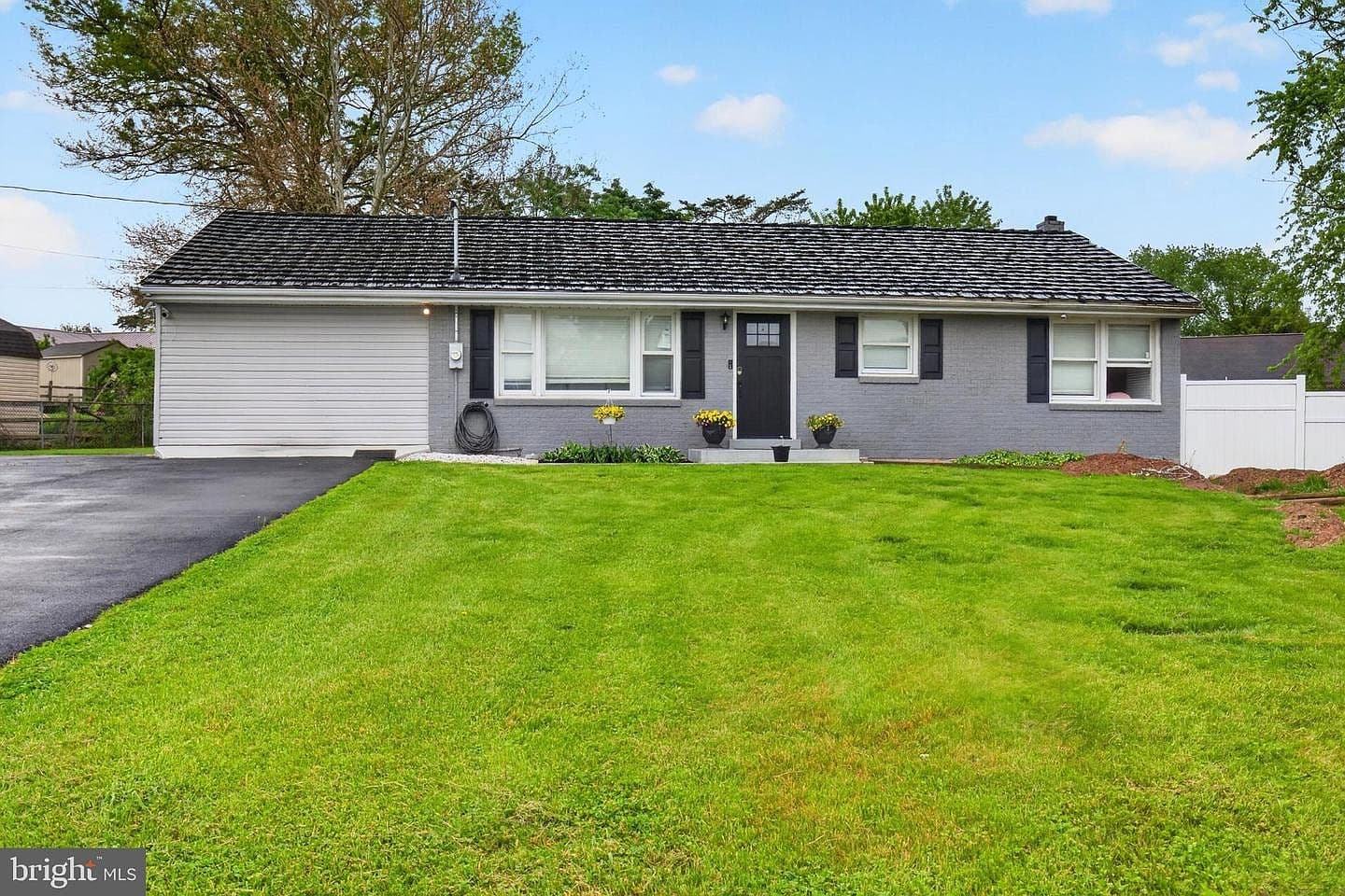 12 White Birch Ave, Mechanicsburg, PA