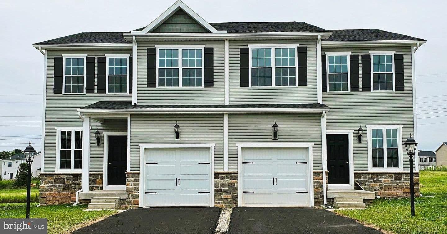 3637 Fieldstone Dr, Dover, PA